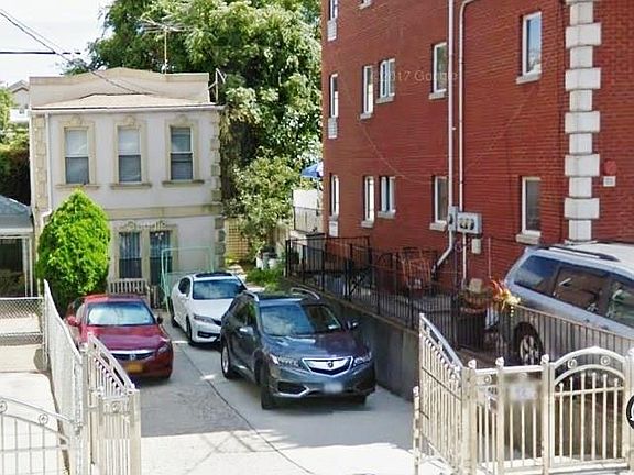 2nd image of 187 28th Ave