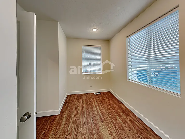 2403 E Surry Way — Photo 8