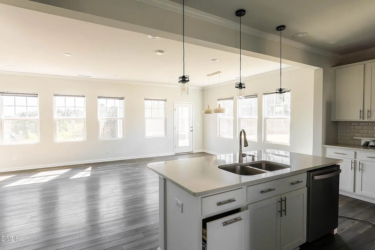 3 bed, 2.5 bath, 1962 sqft, $2,245 — Photo 4