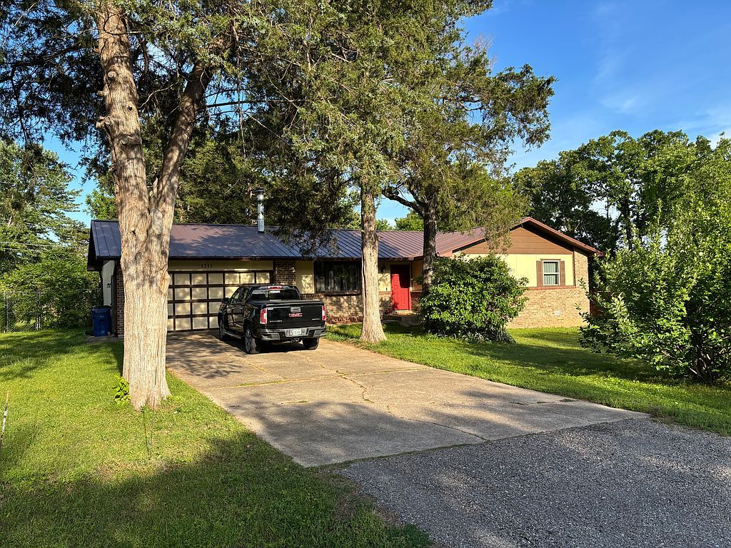1211 McClure Ln - Property Image