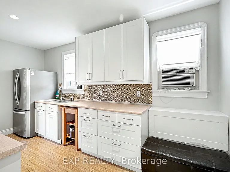 1788 Keele St — Photo 10
