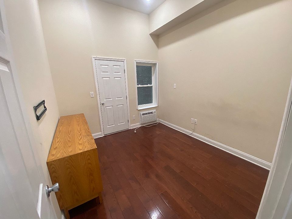 2nd image of 1514 Diamond St #1F