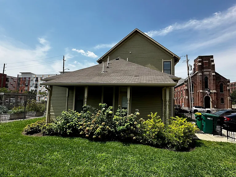 527 N. College Ave — Photo 17