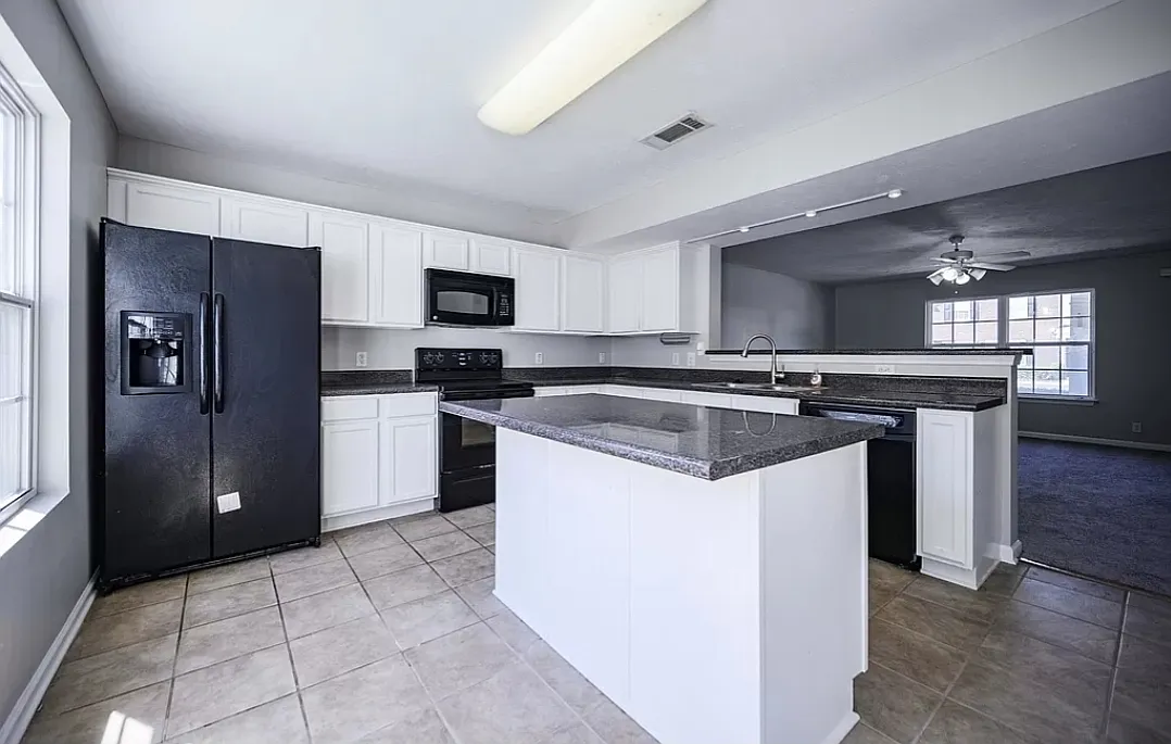 2 bed, 2.5 bath, 1280 sqft, $1,800 — Photo 2