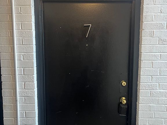 4th image of 4000 Ledgewood Dr APT 7