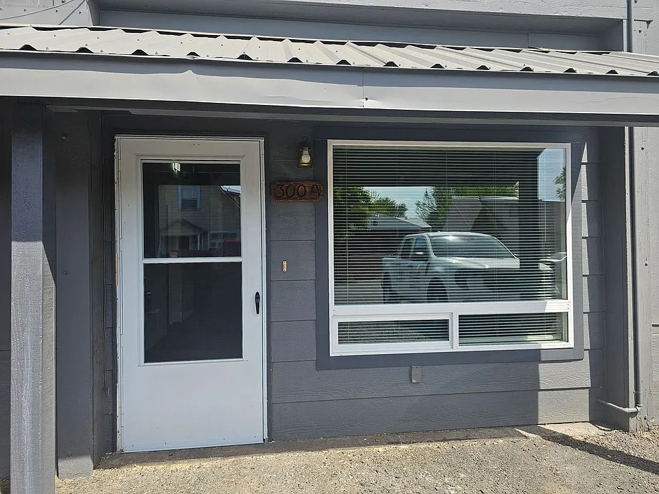 300 2nd Ave
