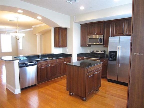 4th image of 1749 Prospect Ave