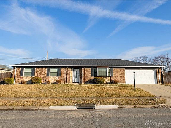 3rd image of 633 Bradfield Dr