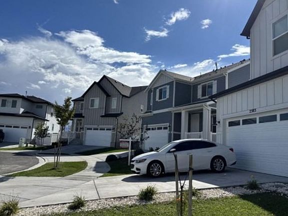 Exterior Neighborhood (street photo)