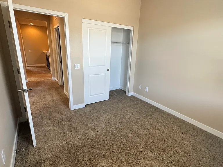 Bedroom 3 - view 2