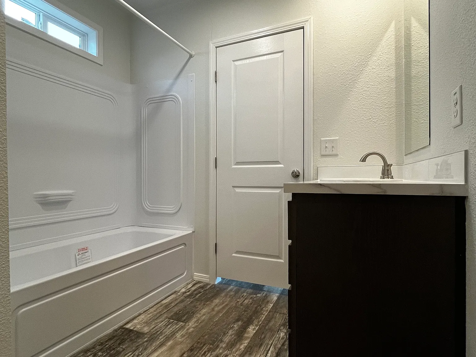 3 bed, 1600 sqft, $1,777 — Photo 3