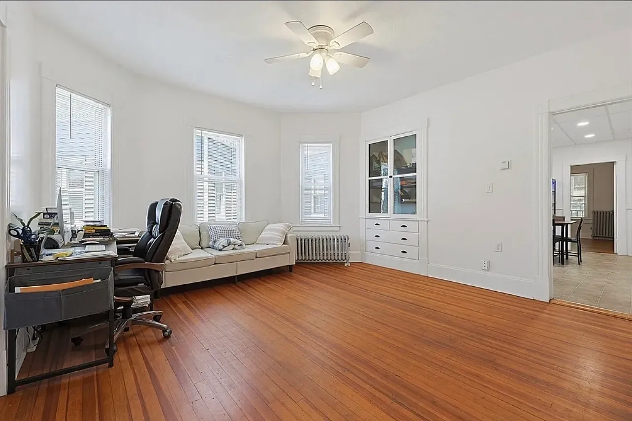 4 bed, 1636 sqft, $3,200 — Photo 3