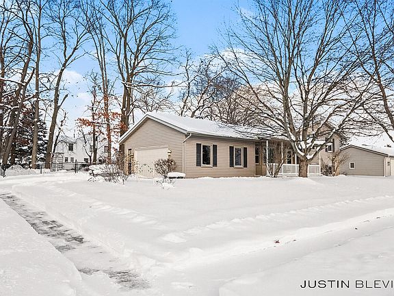 3rd image of 2155 Aaronsway Ct NE