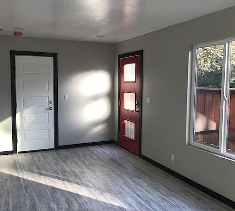 3rd image of 2686 Franklin Blvd