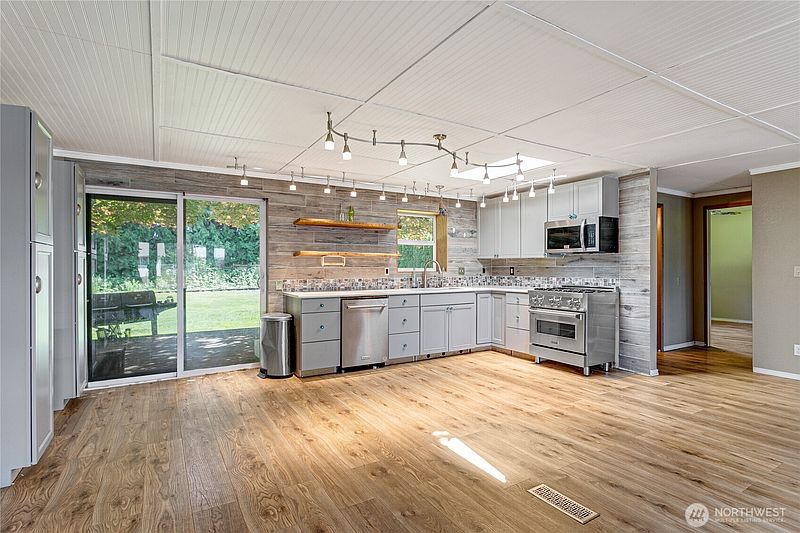 5th image of 816 Vine Circle