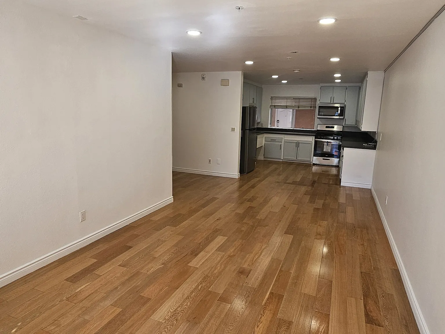 1 bed, 750 sqft, $2,500 — Photo 3