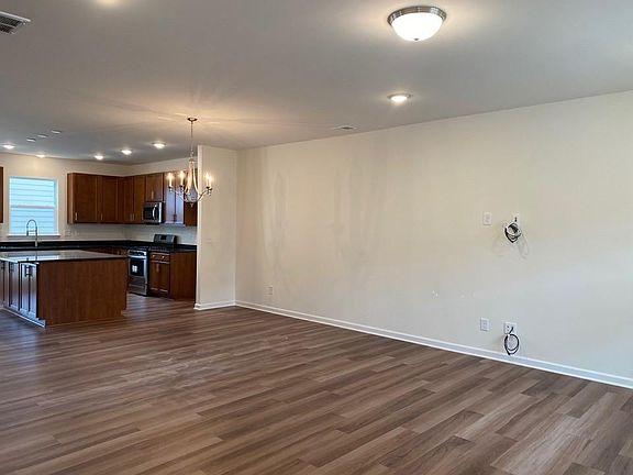 4th image of 1140 Township Pkwy #62