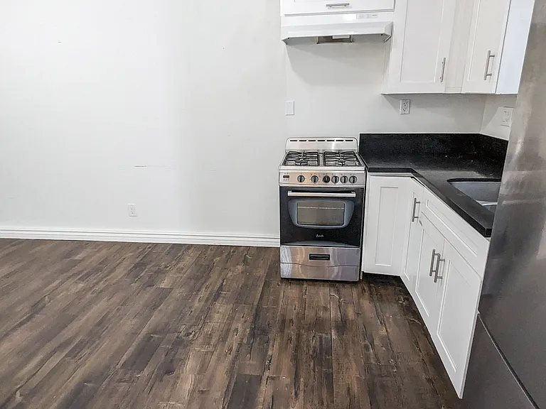 6616 Gaviota Ave — Photo 7