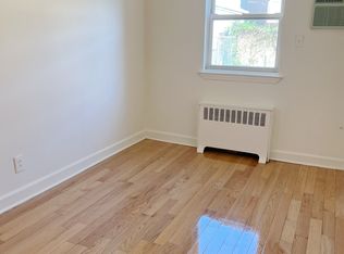 36 194th St, Flushing, NY 11358