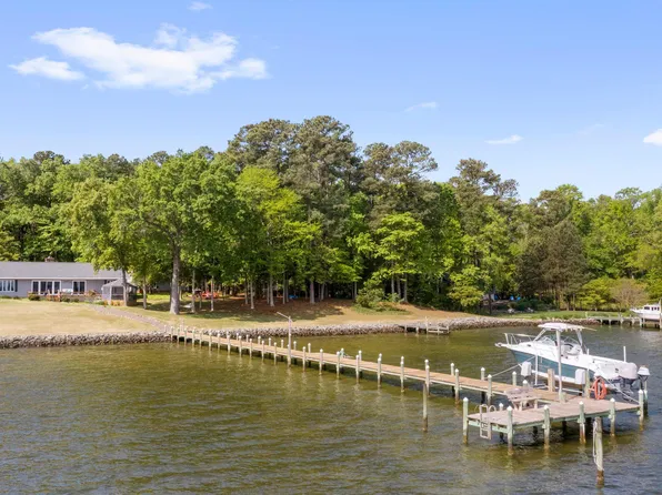 1076 Queenstown Rd, Lancaster, VA 22503