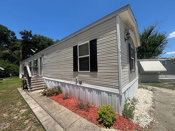 3rd image of 1015 Geneva Way