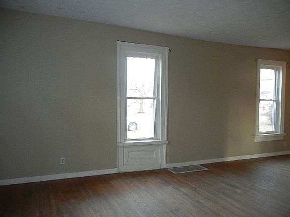 3rd image of 434 N Chicago St