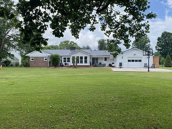 4th image of 110 Dogwood Ln