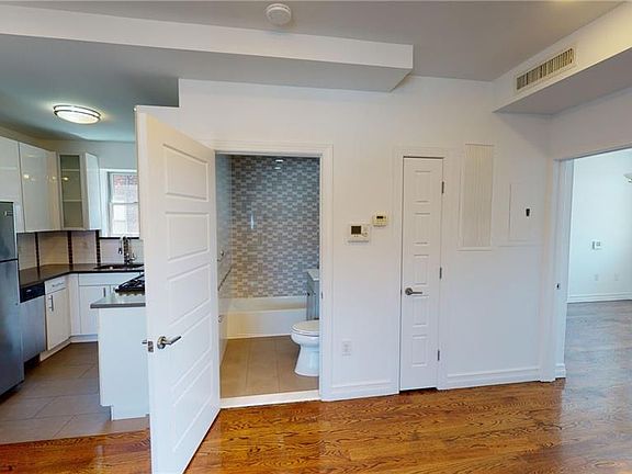 3rd image of 1329 E 17th St APT 5-A