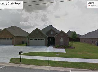 1115 Country Club Rd, Conway, AR 72034