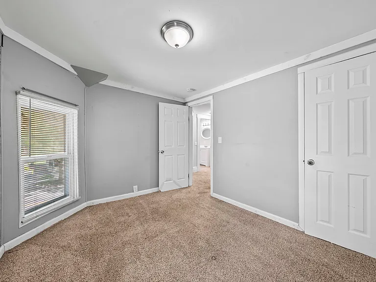 559 S Goodman St — Photo 21