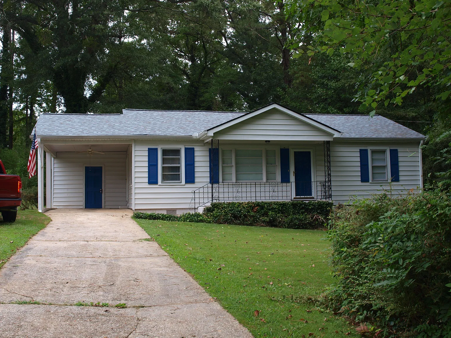 3 bed, 1.0 bath, 1000 sqft, $1,700 — Photo 1