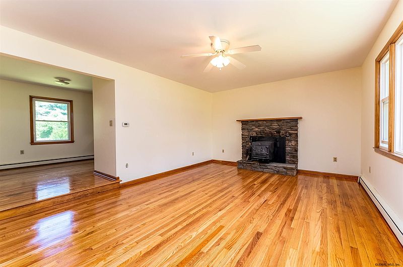 2nd image of 517 ALTAMONT Road