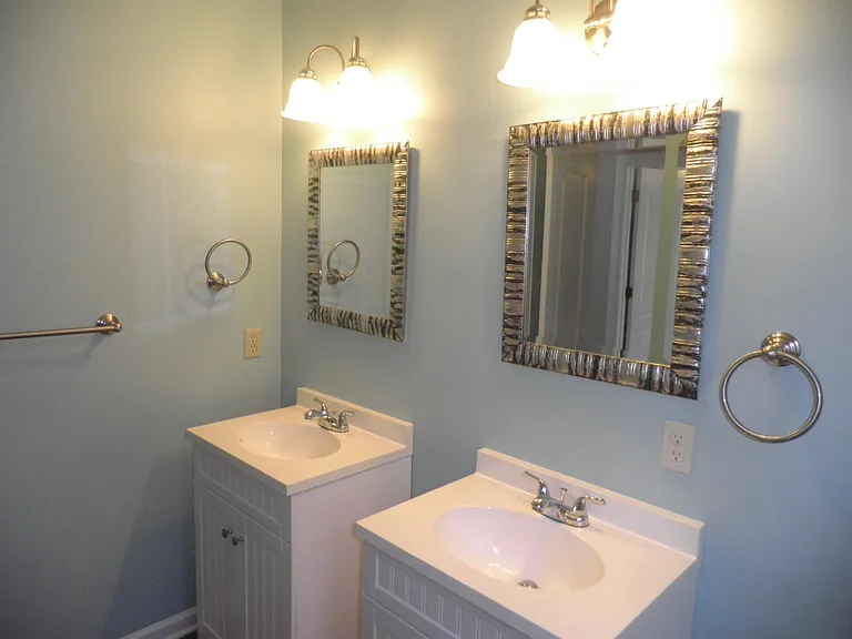 1207 Silverhill Ct — Photo 17