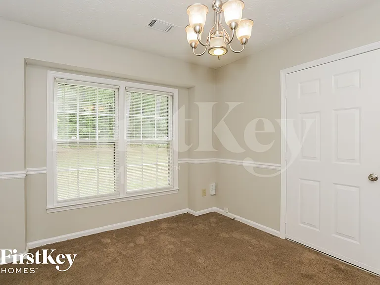 3900 Hadley Farm Dr — Photo 5