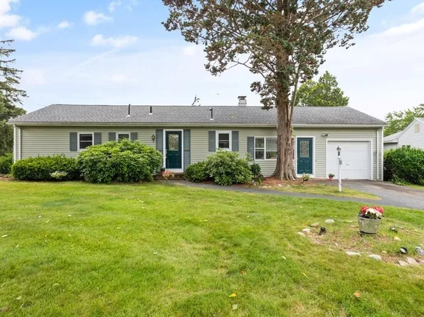 127 Edgewater Dr, Framingham, MA 01702