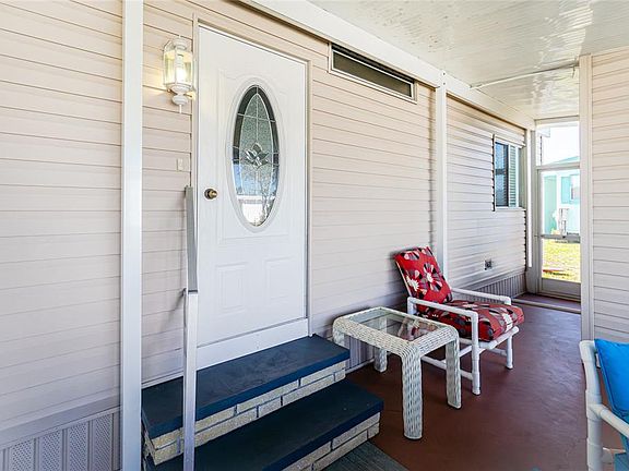 2nd image of 532 Walnut Cir