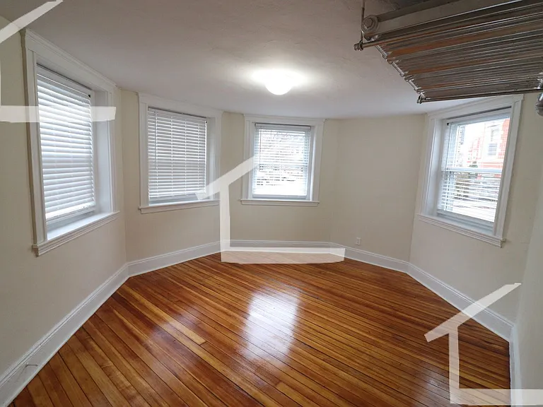 7 Mount Hood Rd #1B — Photo 1