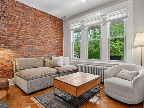 4th image of 427 Roxborough Ave