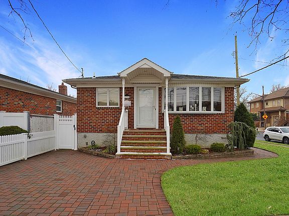 2nd image of 176 Dongan Hills Ave