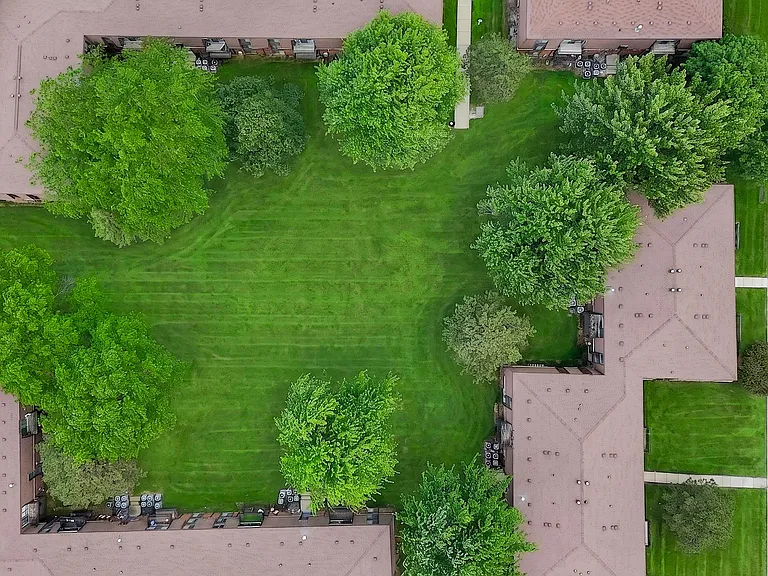 Expansive green space at Drawbridge Apartments in Harrison Township, MI.
