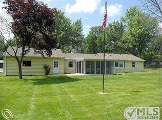 359 Reymont Rd, Waterford, MI 48327