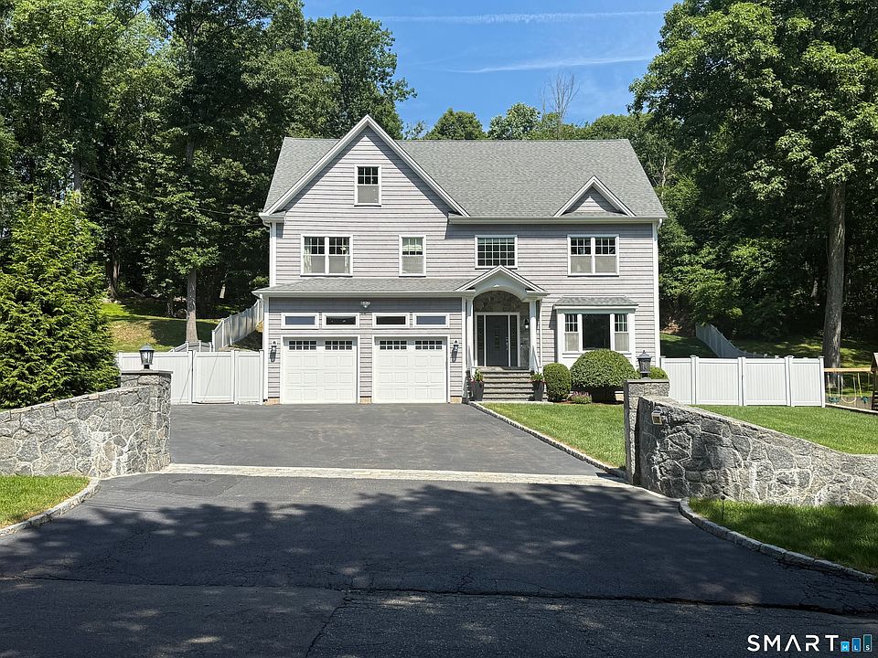 1st image of 17 Woodlawn Drive