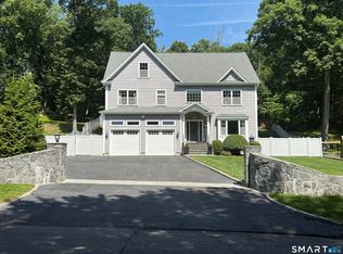 17 Woodlawn Drive, Trumbull, CT 06611