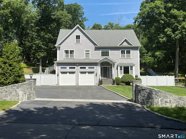 17 Woodlawn Drive, Trumbull, CT 06611