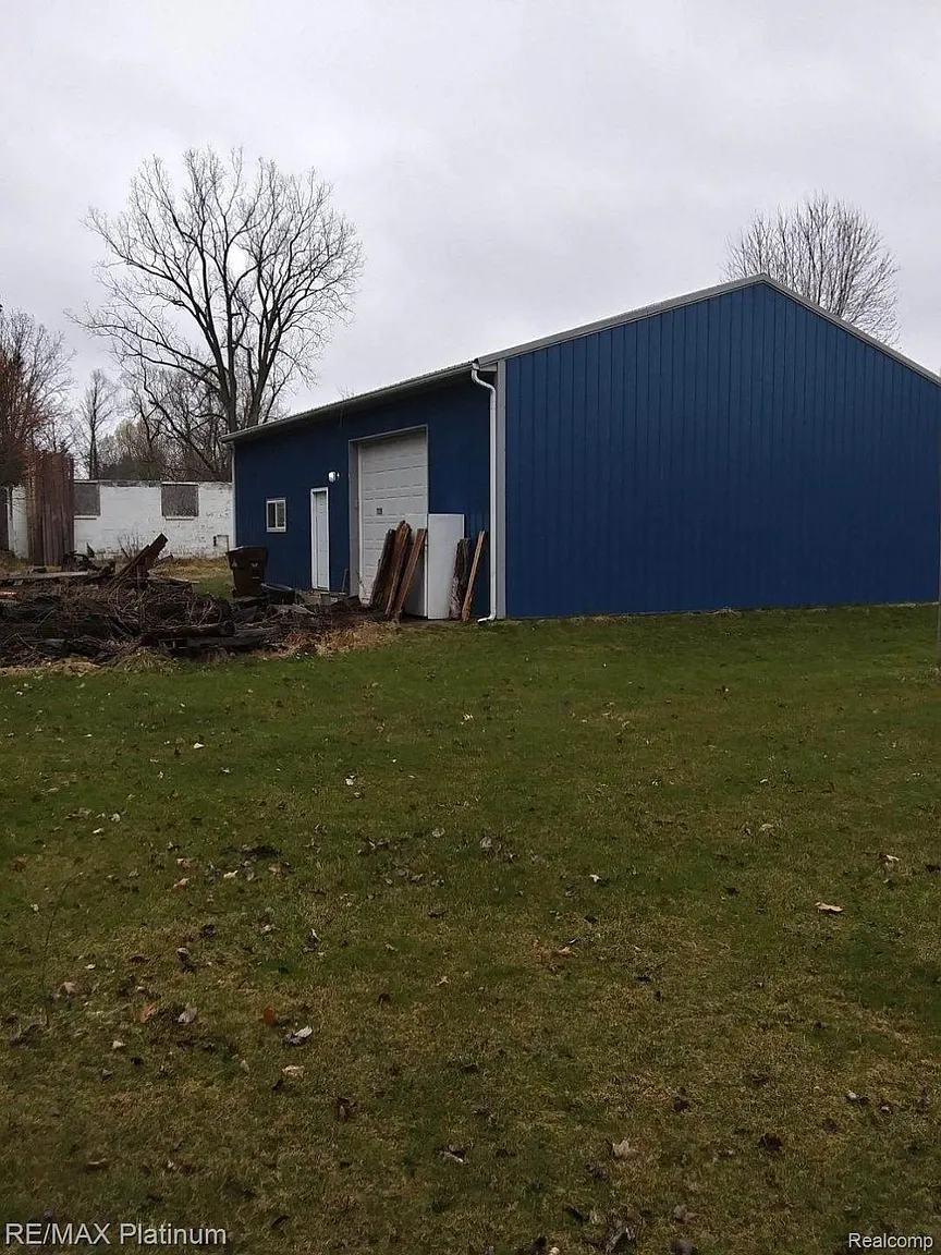 7320 Wiggins Rd photo 1
