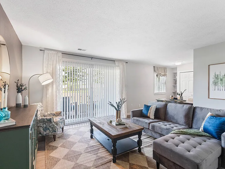 Lake Castleton Apartments — Photo 5