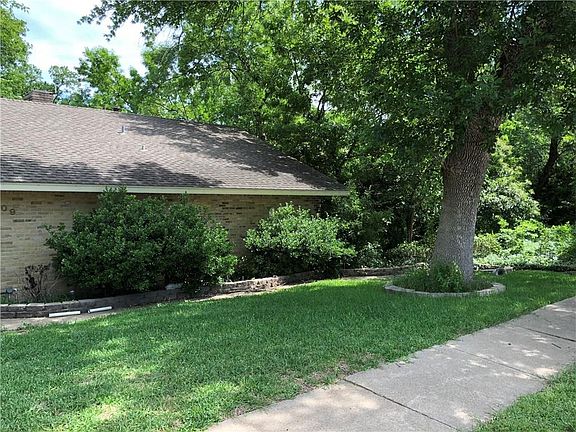 3rd image of 909 Bardfield Ave