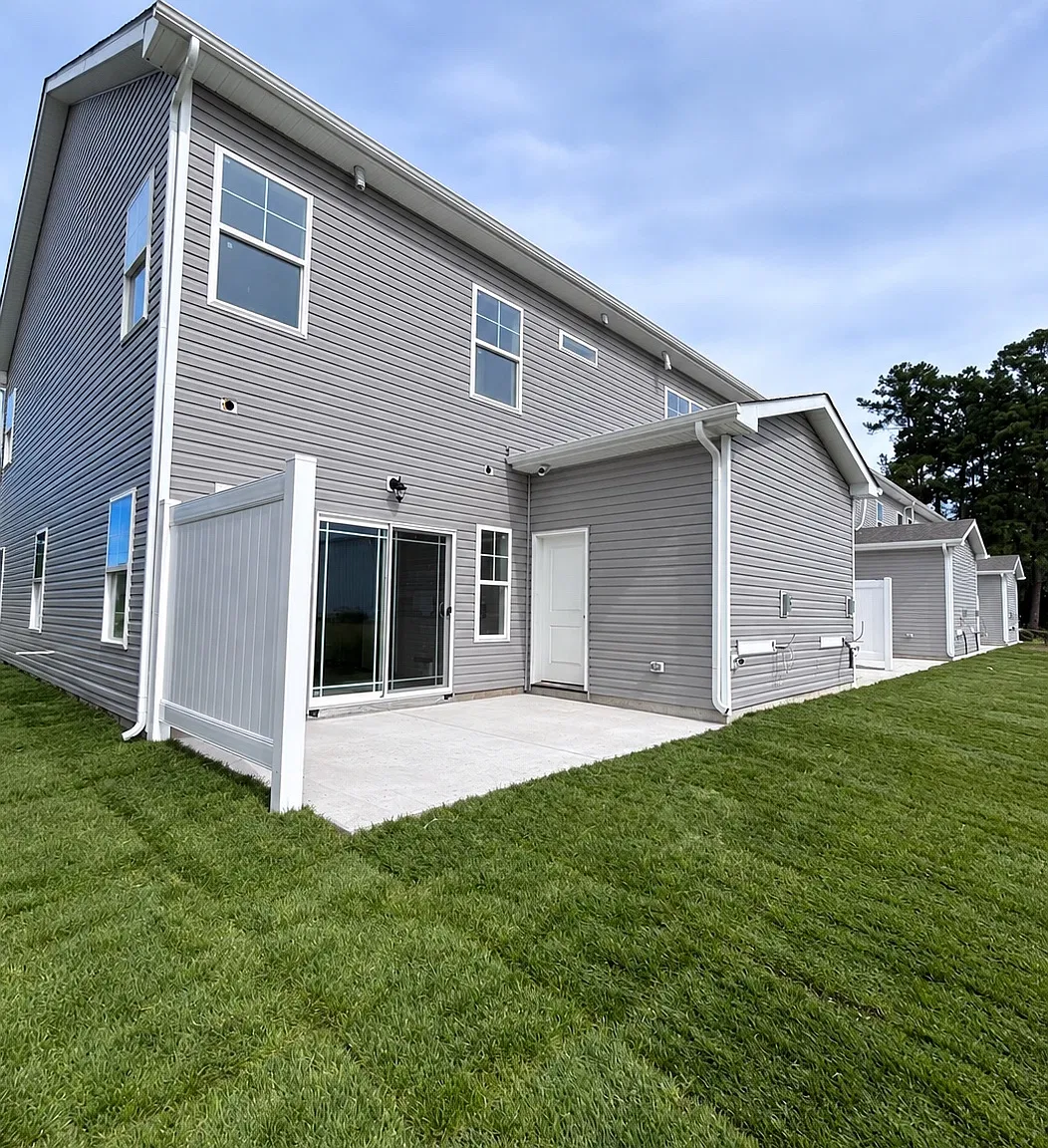 3 bed, 2.5 bath, 1655 sqft, $1,999 — Photo 2