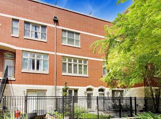 320 E 17th St, Chicago, IL 60616