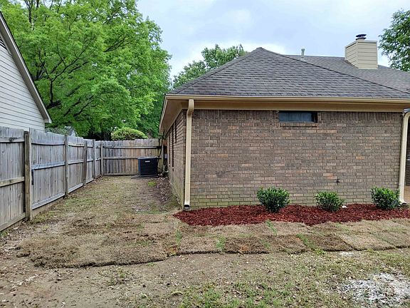 3rd image of 2593 Laurelcrest Dr